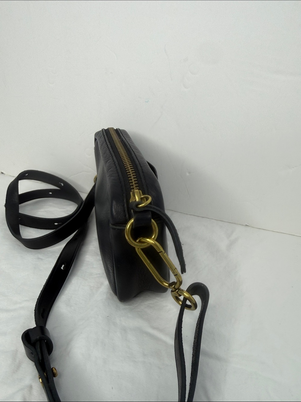MadewellThe Leather Carabiner Mini Crossbody Bag - Picture 4 of 8